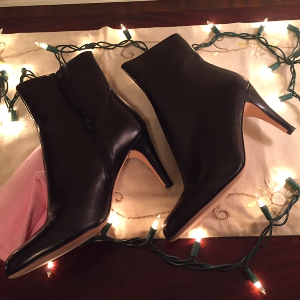 Isaac Mizrahi Black Calfskin Side-Zip Booties